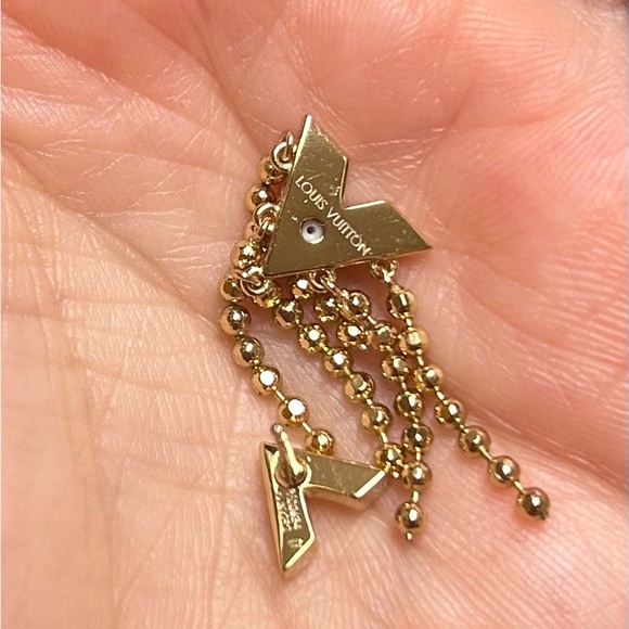 Authentic Louis Vuitton HTF Essential V Boucle Fringe Gold tone Earrings - Picture 11 of 13